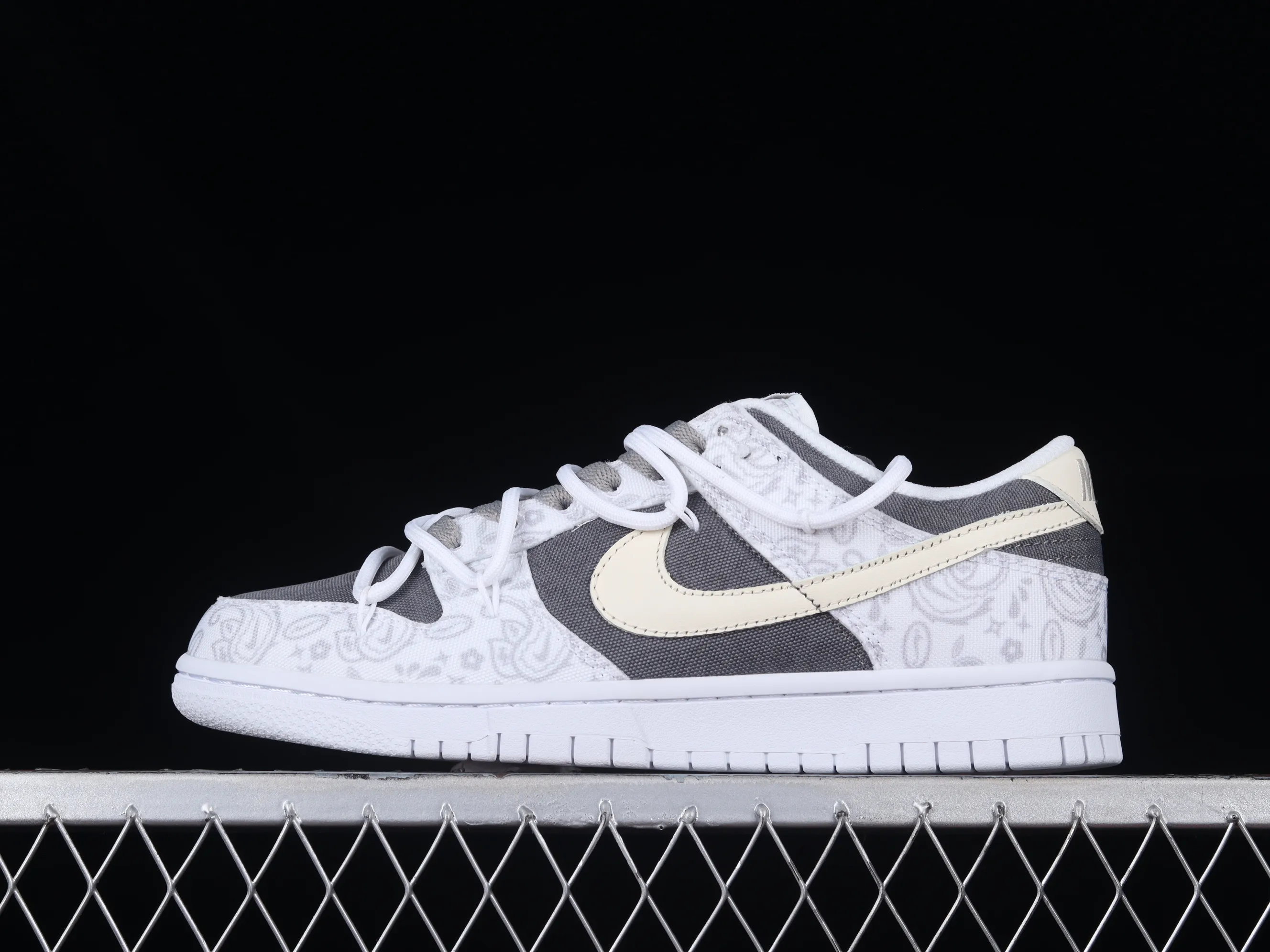 All categories Nk SB Dunk series Nk SB Dunk Low low-top sneakers Nk Dunk Low ESS reverse cashew flower micro industry customized version of deconstructed strap casual sneakers DJ9955-100